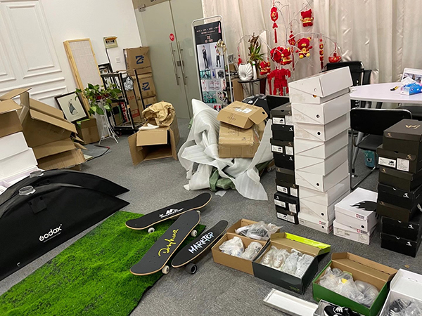 潮鞋品牌SHOEMARKER上海鞋万库产品新品广告摄影花絮(图2)